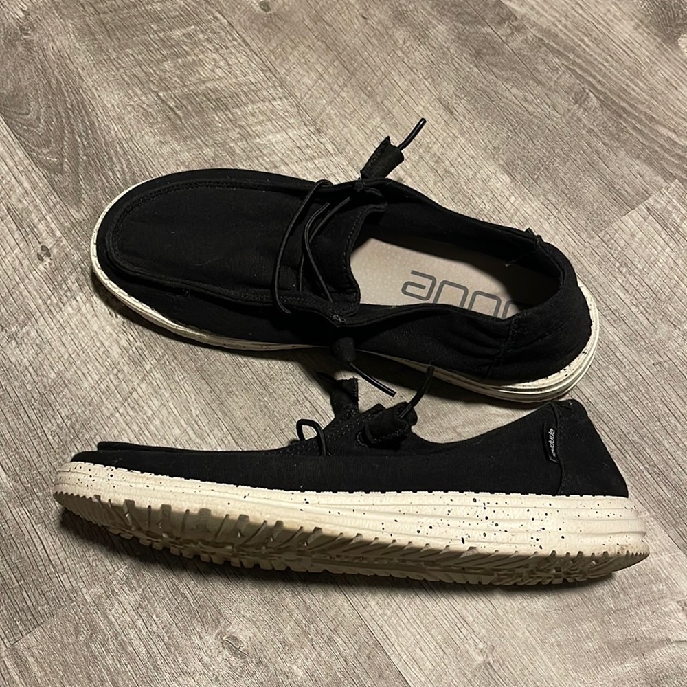 Black Hey Dudes Womens size 8